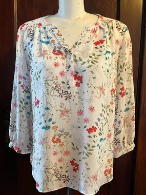 Violet & Claire White Floral Henley Blouse with Multicolor Blooms